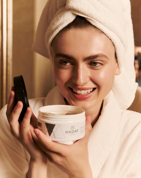 Hadat Cosmetics Hair & Scalp Mud Scrub – galvos odos šveitiklis 300 ml